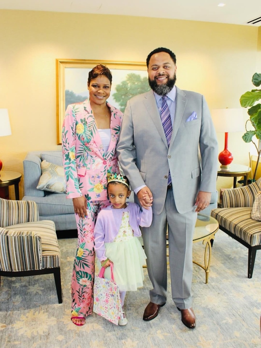 Nico Sanders with his family